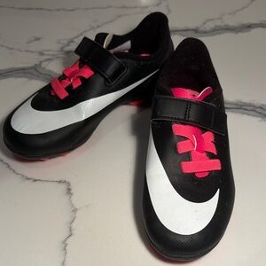 Kids Black & Pink Nike Athletic Cleats - Lightweight Soccer Shoes